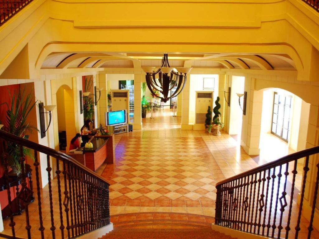 Planta Centro Bacolod Hotel & Residences Exterior foto