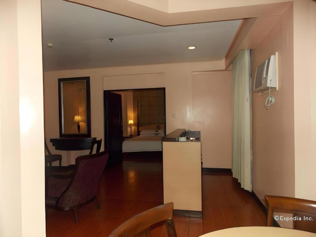 Planta Centro Bacolod Hotel & Residences Exterior foto