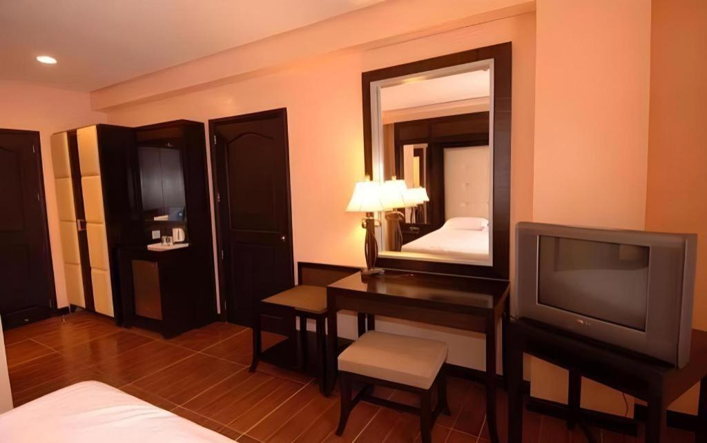 Planta Centro Bacolod Hotel & Residences Exterior foto