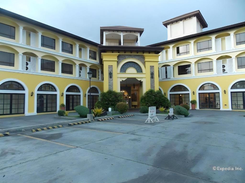 Planta Centro Bacolod Hotel & Residences Exterior foto