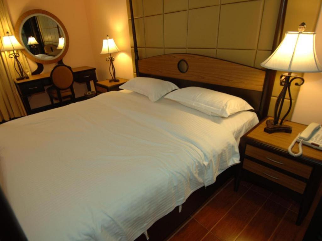 Planta Centro Bacolod Hotel & Residences Exterior foto