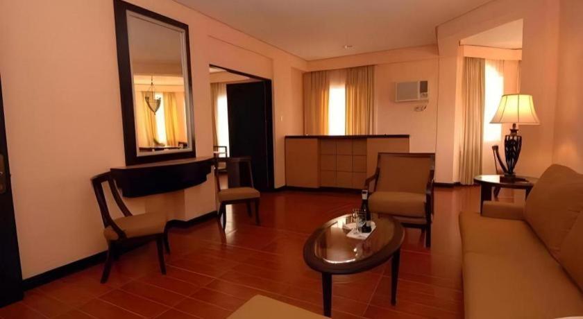 Planta Centro Bacolod Hotel & Residences Exterior foto