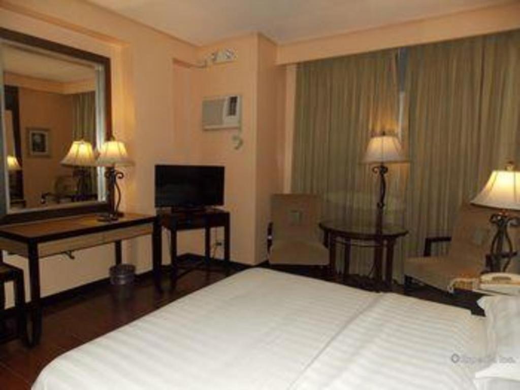 Planta Centro Bacolod Hotel & Residences Exterior foto