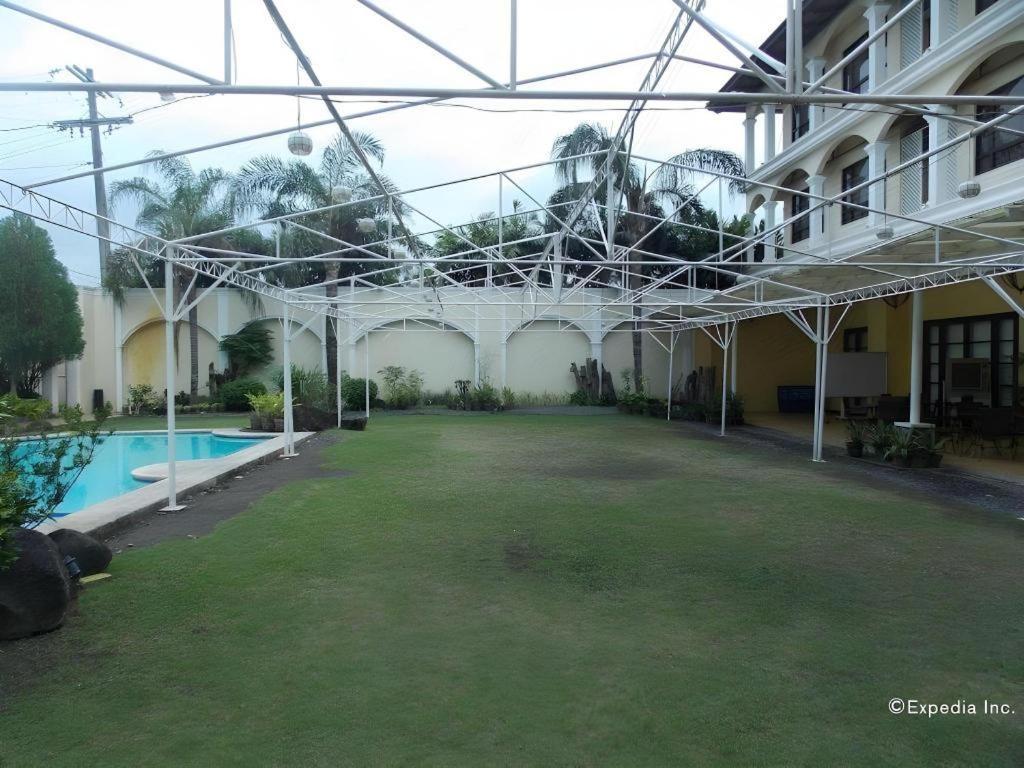Planta Centro Bacolod Hotel & Residences Exterior foto